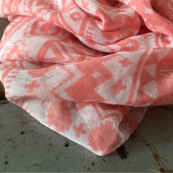 Light pink infinity scarf. - Picture 4 of 4